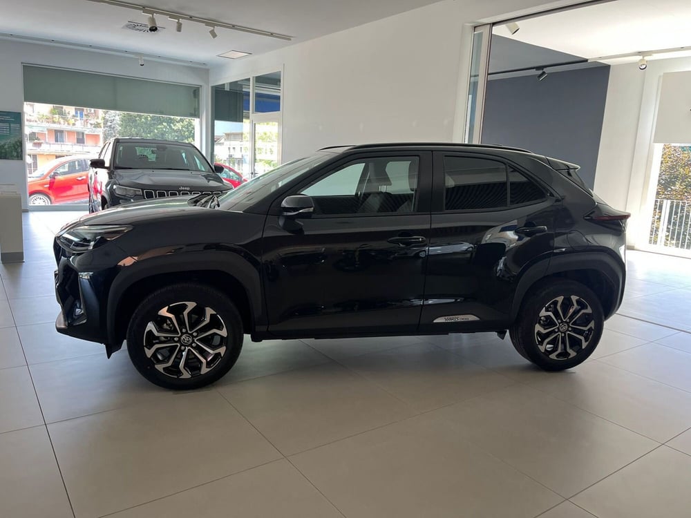 Toyota Yaris Cross nuova a Milano (4)