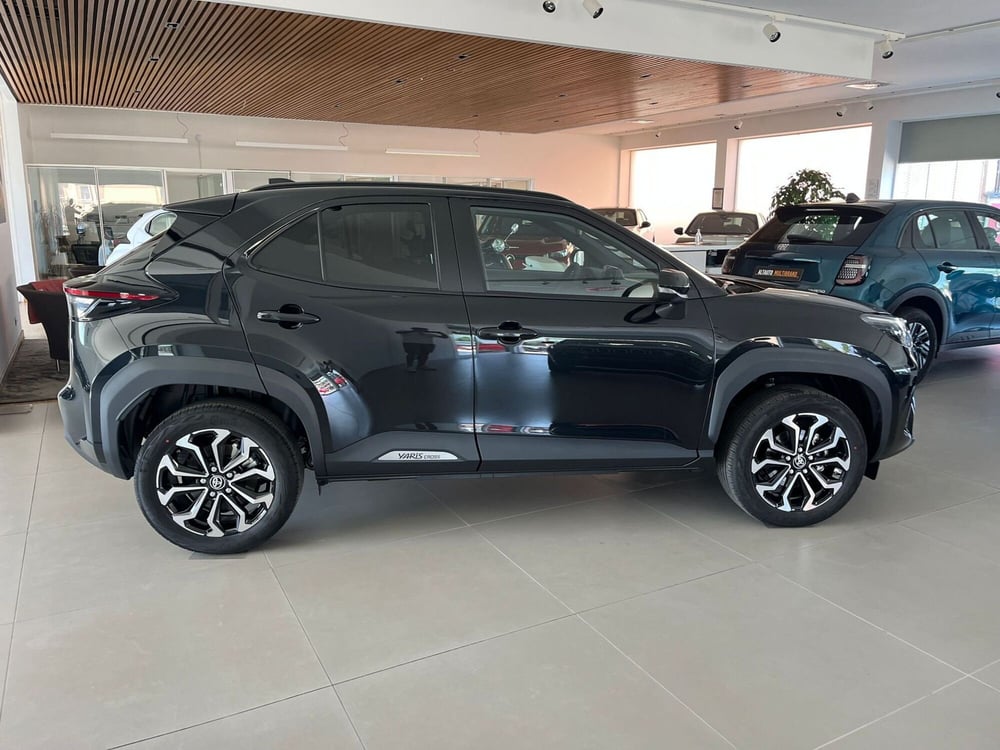 Toyota Yaris Cross nuova a Milano (5)