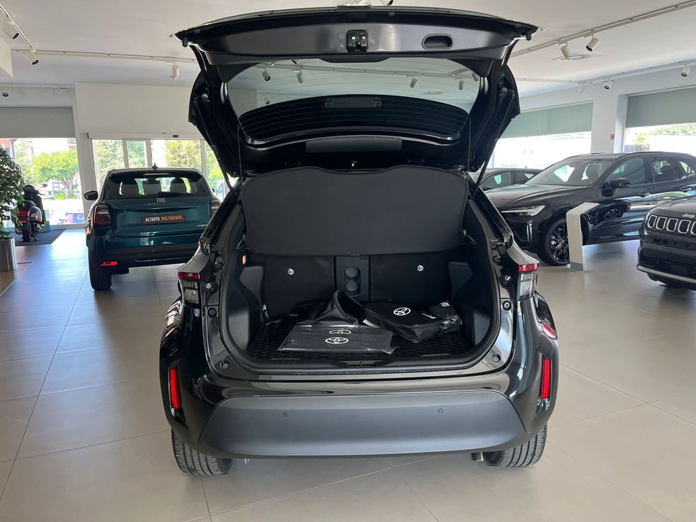 Toyota Yaris Cross nuova a Milano (9)