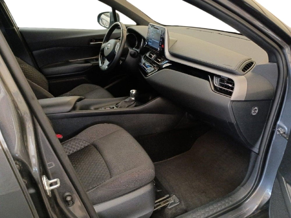 Toyota Toyota C-HR usata a Milano (6)