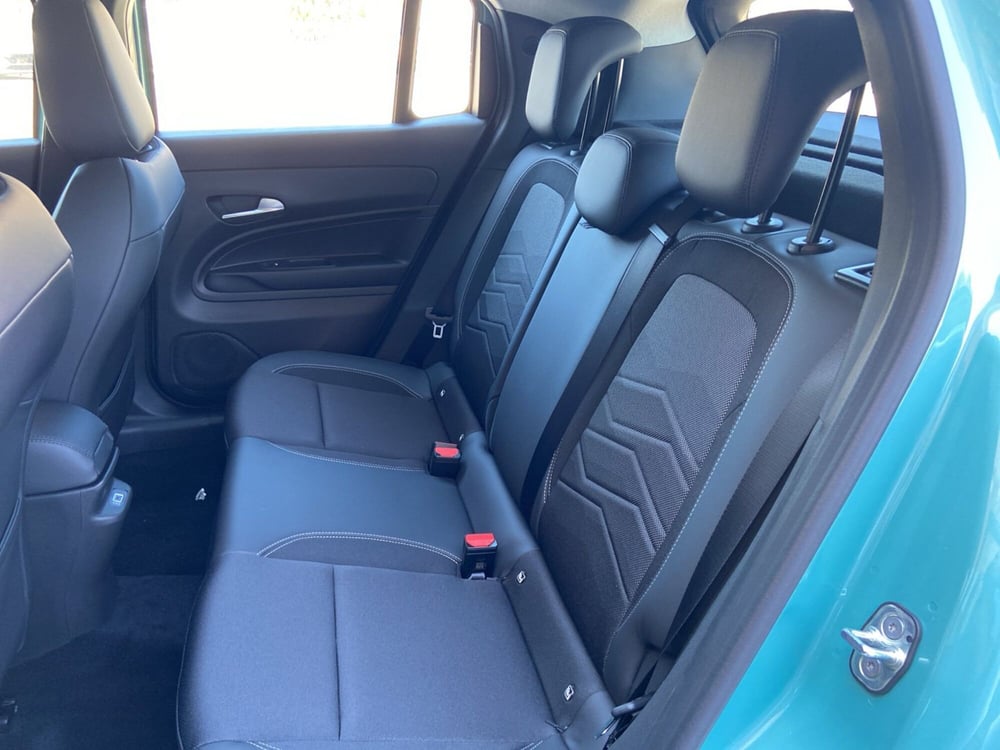 Jeep Avenger nuova a Chieti (17)