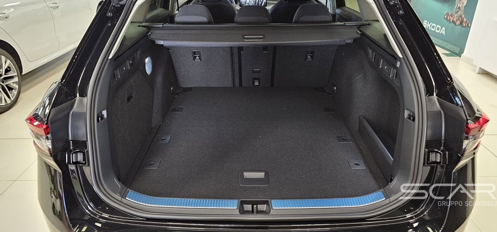 Skoda Superb Station Wagon nuova a Livorno (13)
