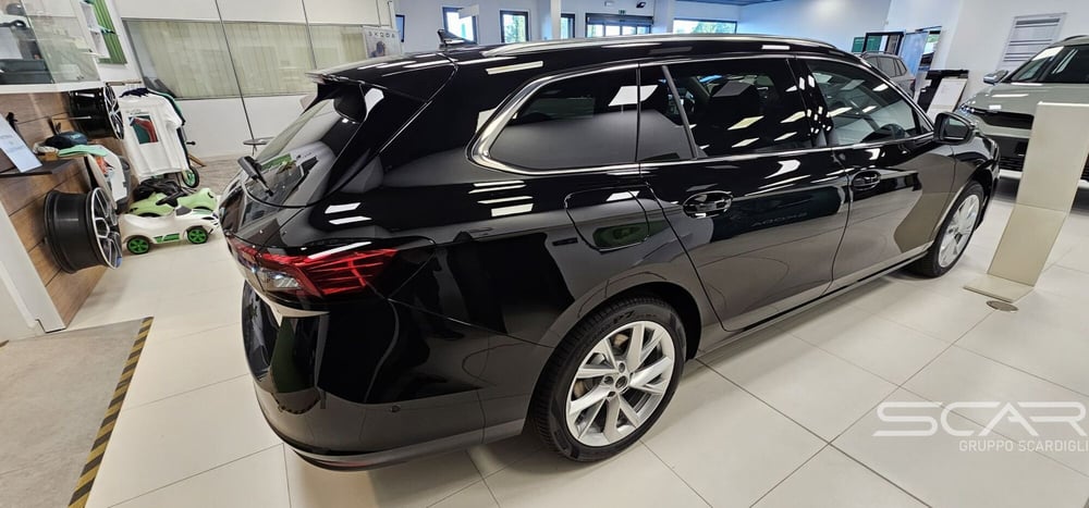 Skoda Superb Station Wagon nuova a Livorno (5)