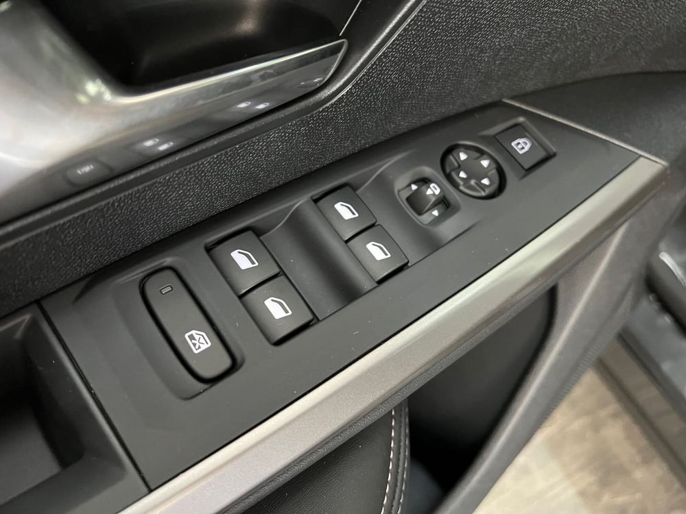 Peugeot 3008 nuova a Bari (13)