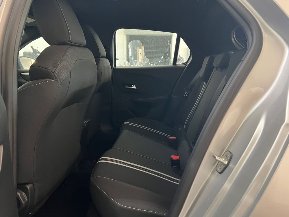 Opel Corsa nuova a Bari (17)