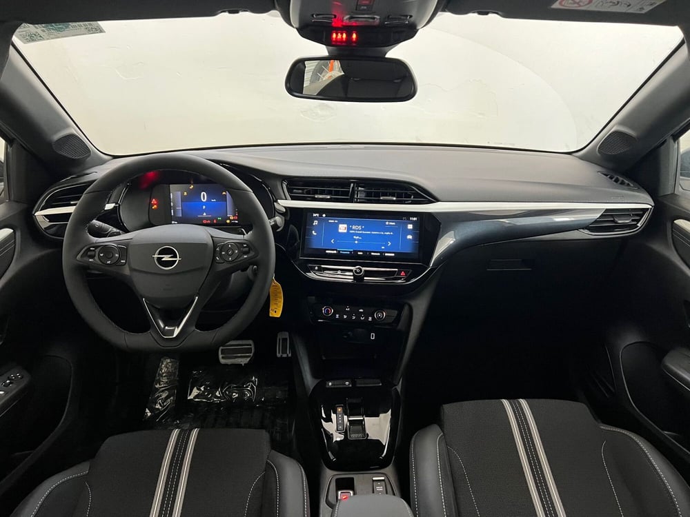 Opel Corsa nuova a Bari (18)