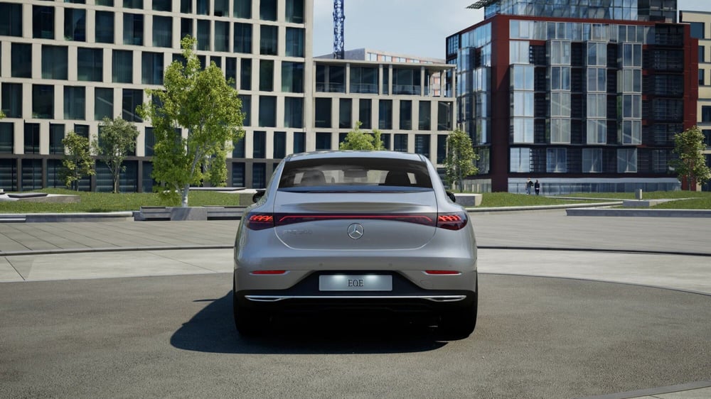 Mercedes-Benz EQE nuova a Pescara (5)