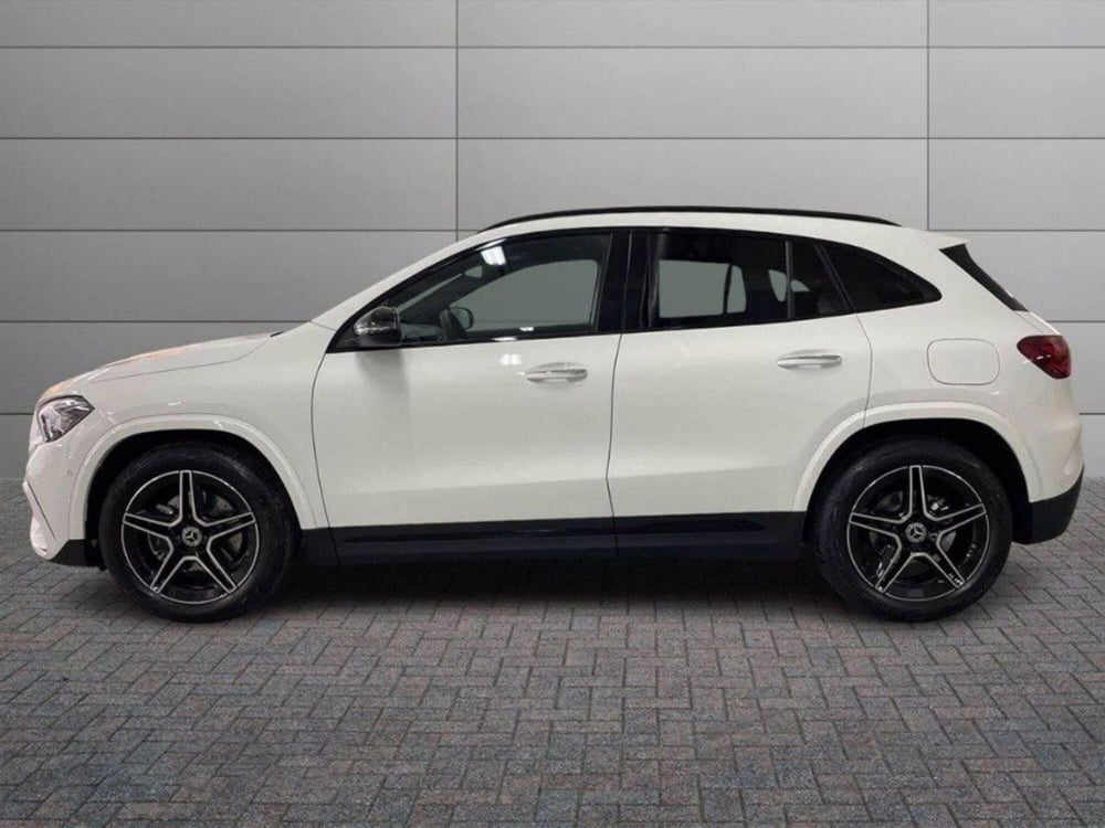 Mercedes-Benz GLA SUV nuova a Macerata (4)