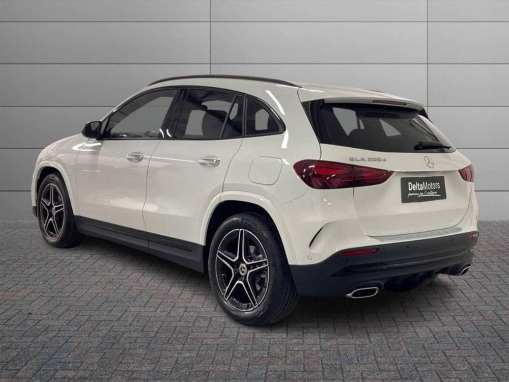 Mercedes-Benz GLA SUV nuova a Macerata (5)