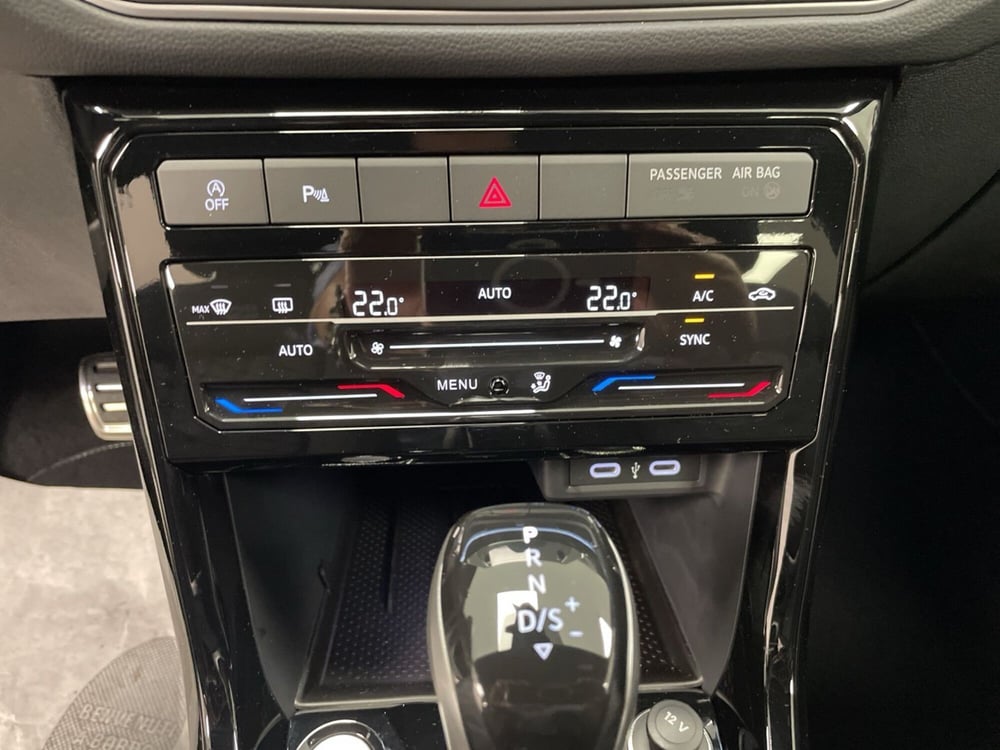 Volkswagen T-Cross nuova a Varese (18)