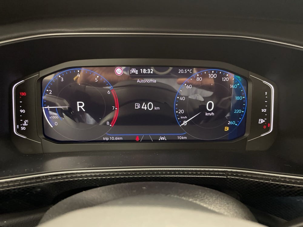 Volkswagen T-Cross nuova a Varese (9)
