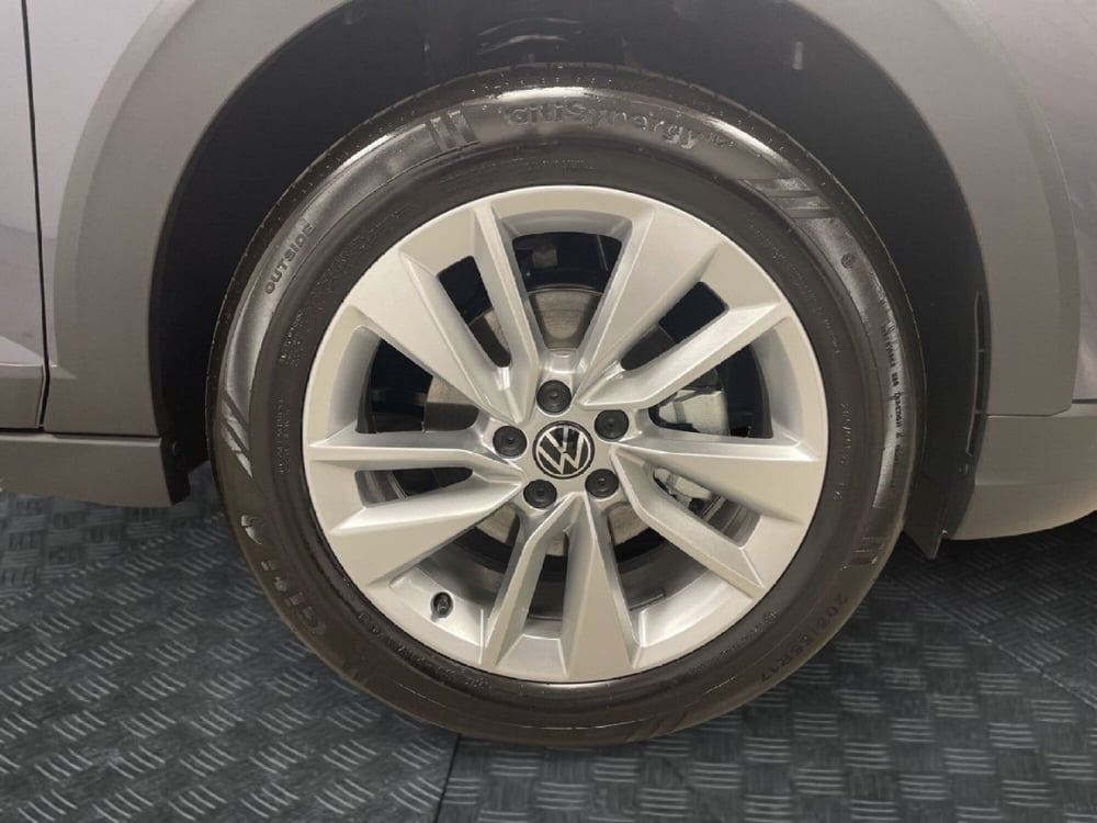 Volkswagen Taigo nuova a Varese (7)