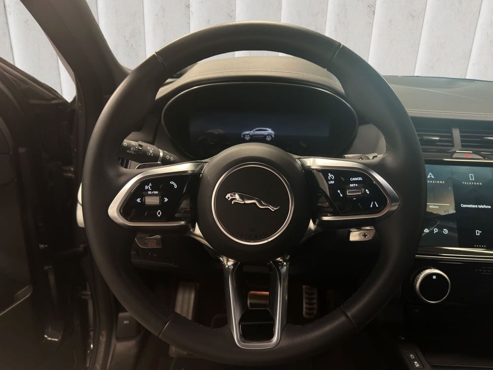 Jaguar E-Pace usata a Milano (11)