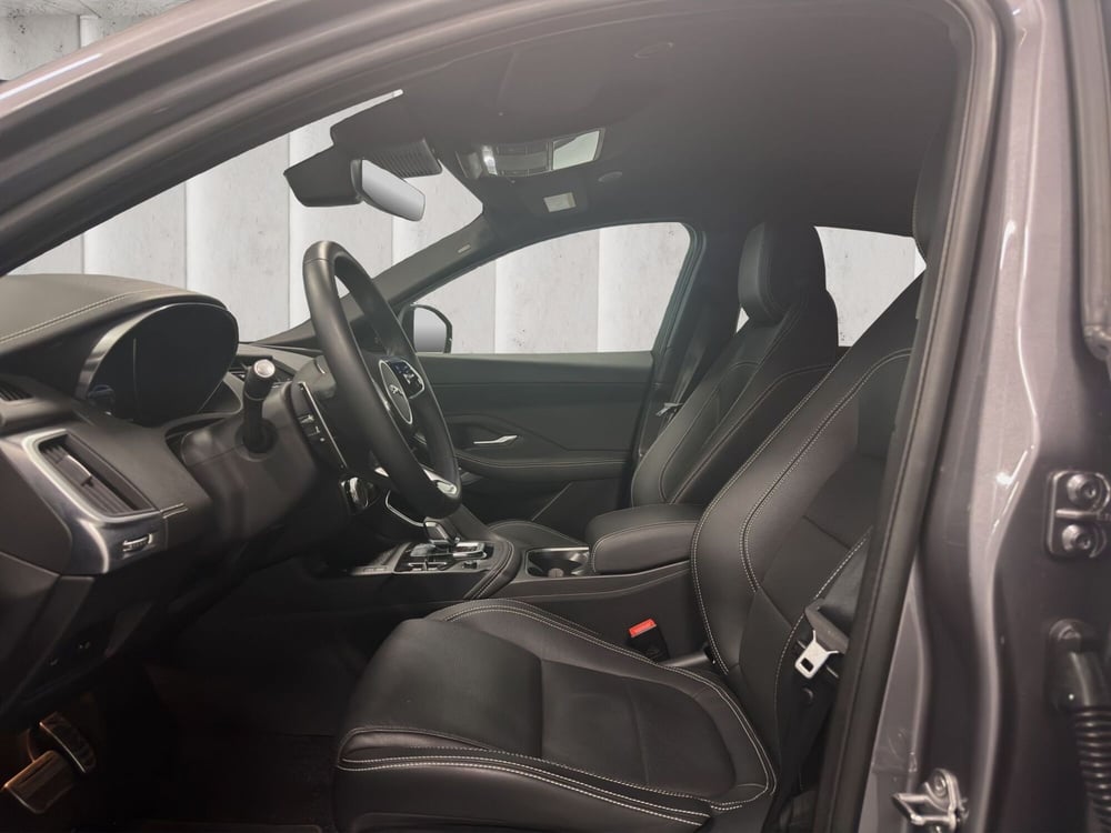Jaguar E-Pace usata a Milano (12)