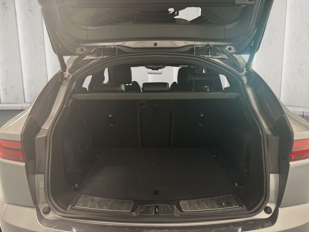 Jaguar E-Pace usata a Milano (16)