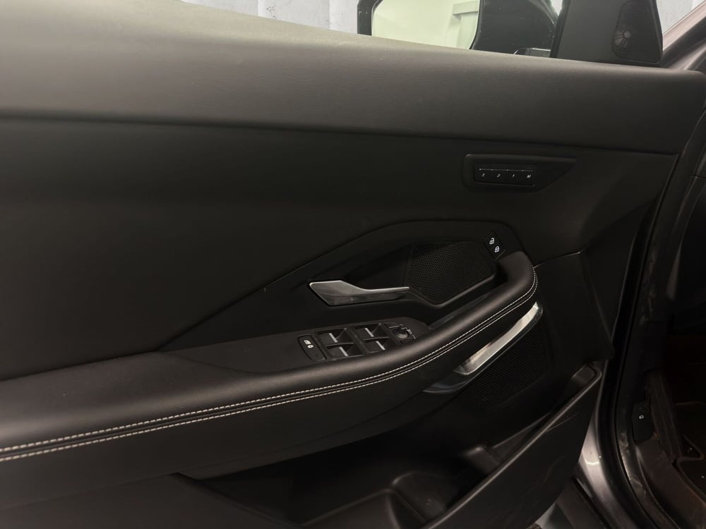 Jaguar E-Pace usata a Milano (17)