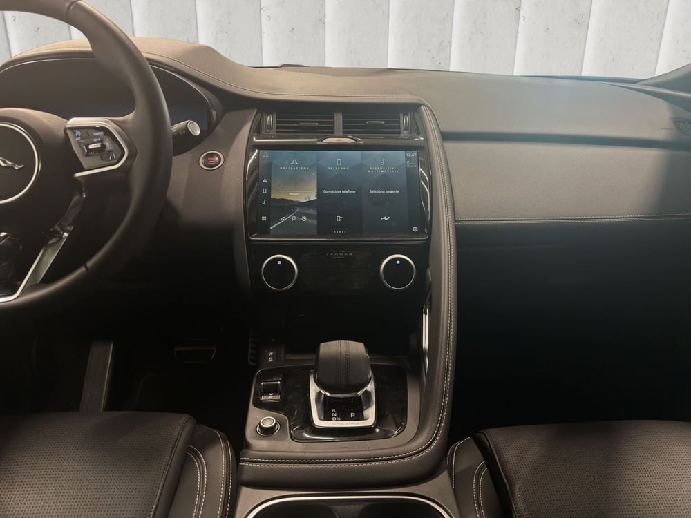 Jaguar E-Pace usata a Milano (18)