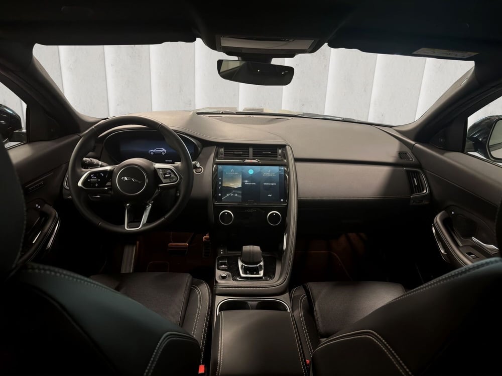 Jaguar E-Pace usata a Milano (4)