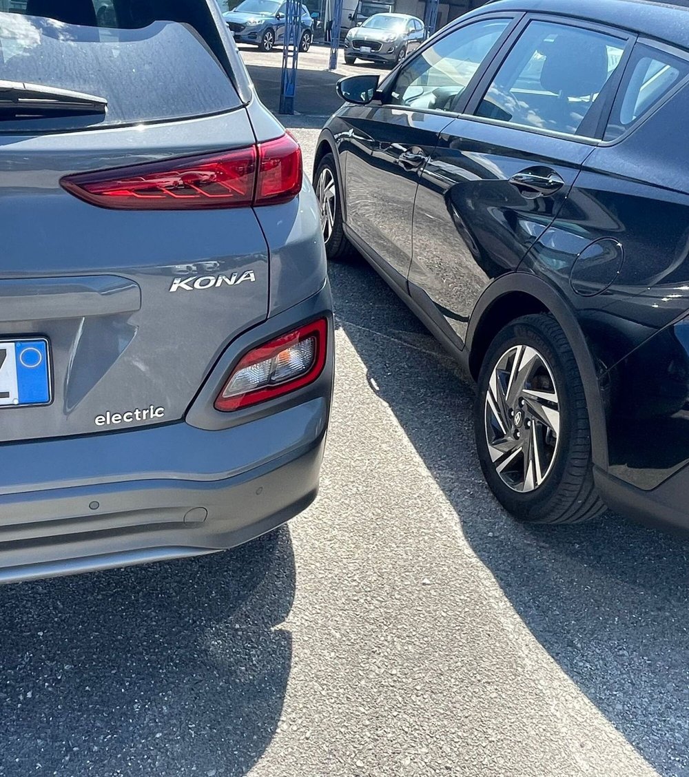 Hyundai Kona nuova a Latina (9)