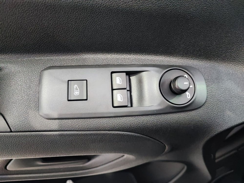 Fiat Doblò Furgone nuova a Milano (12)