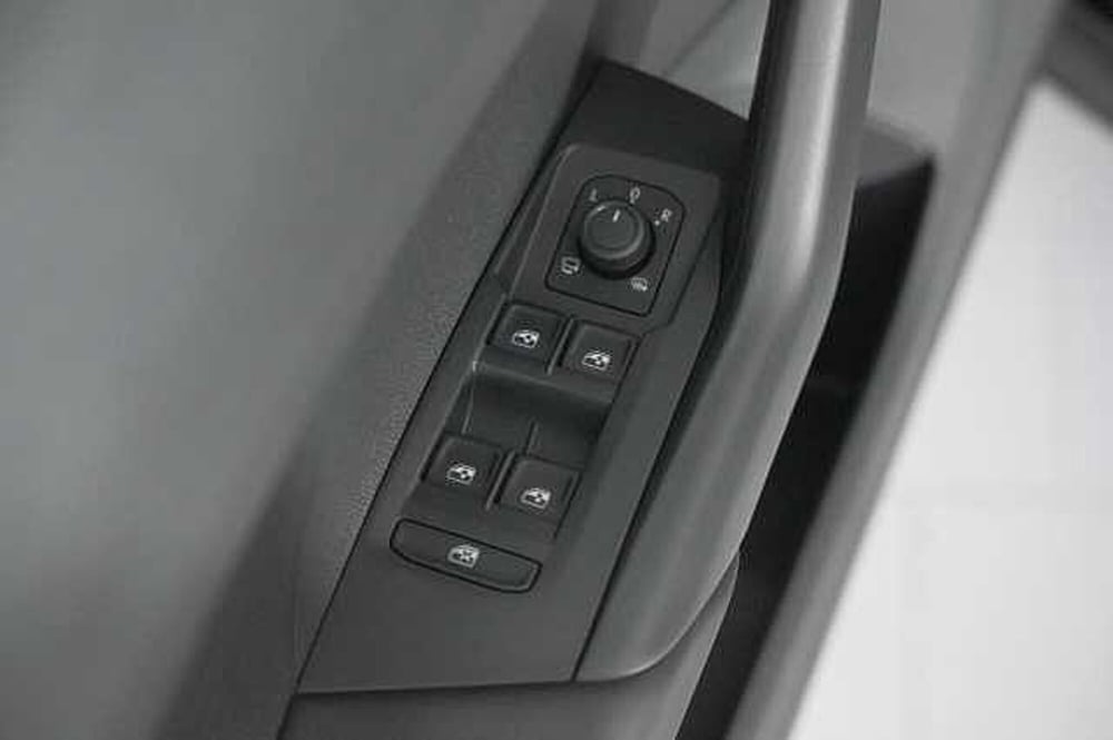 Volkswagen T-Cross usata a Como (14)
