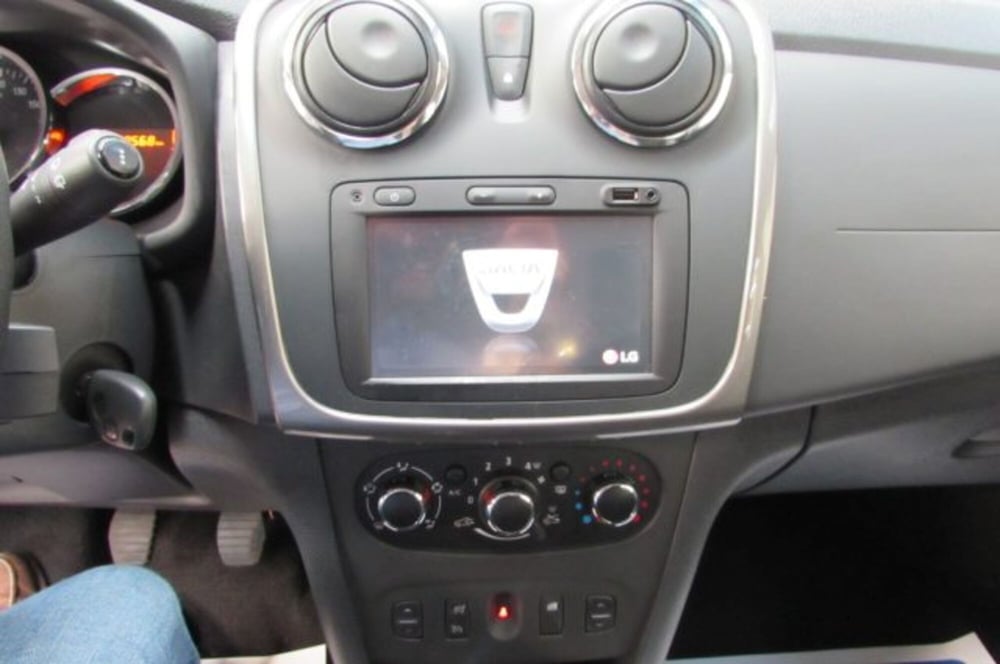 Dacia Sandero usata a Milano (8)