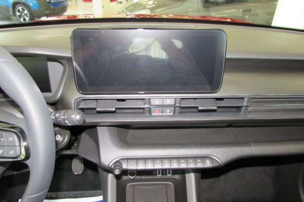 Jeep Avenger nuova a Milano (7)