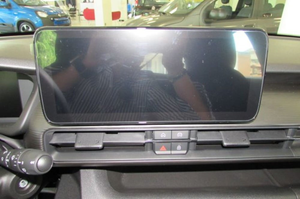 Jeep Avenger nuova a Milano (8)