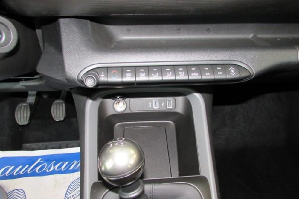 Jeep Avenger nuova a Milano (9)