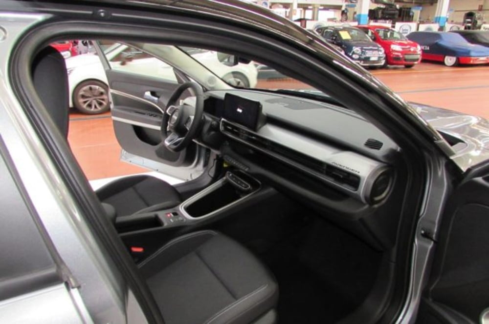 Jeep Avenger nuova a Milano (15)