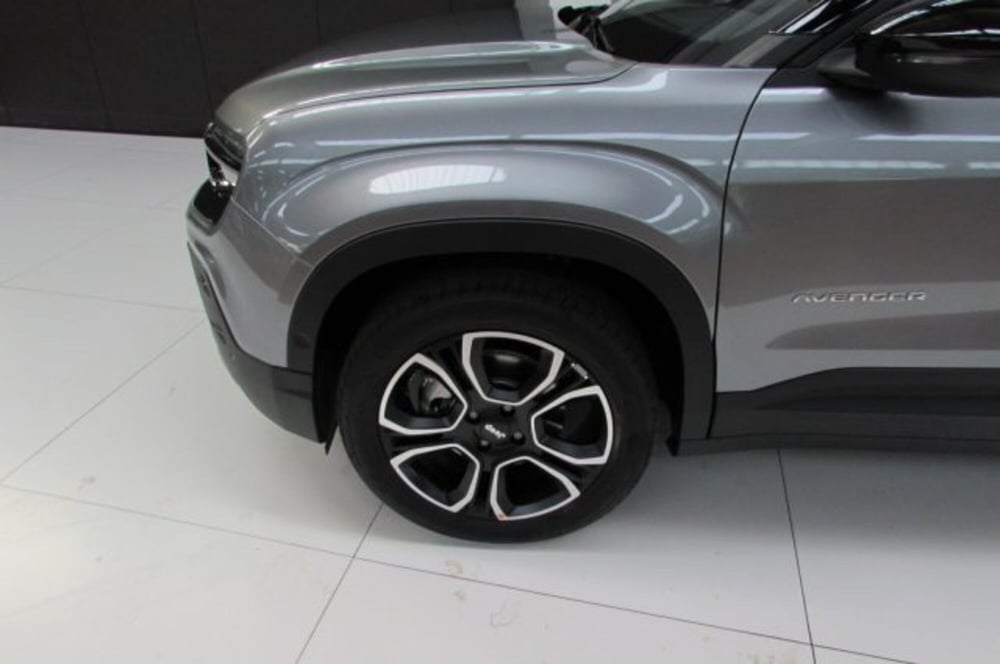 Jeep Avenger nuova a Milano (5)
