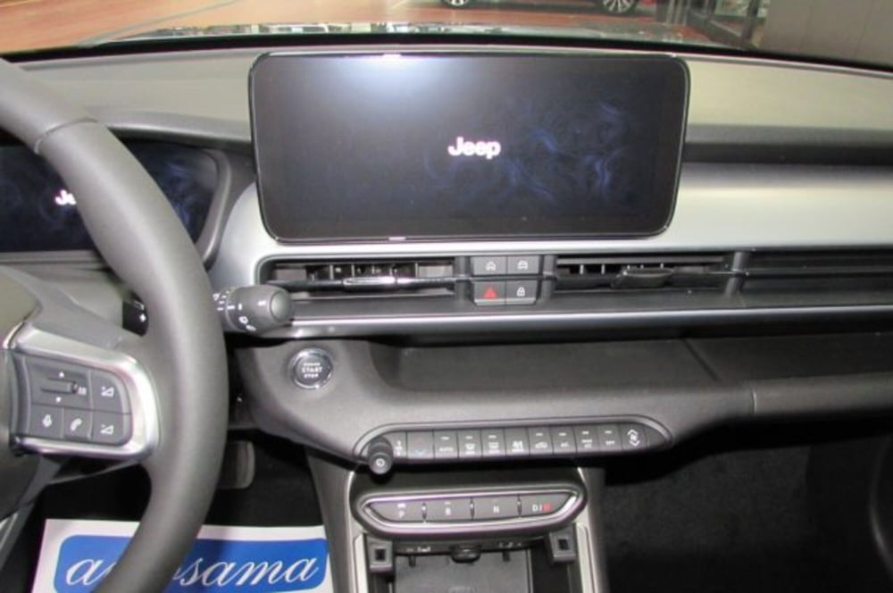 Jeep Avenger nuova a Milano (8)