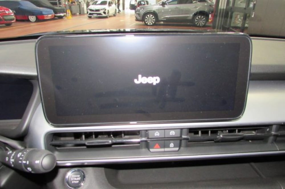 Jeep Avenger nuova a Milano (9)