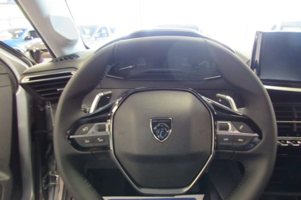 Peugeot 208 nuova a Milano (11)