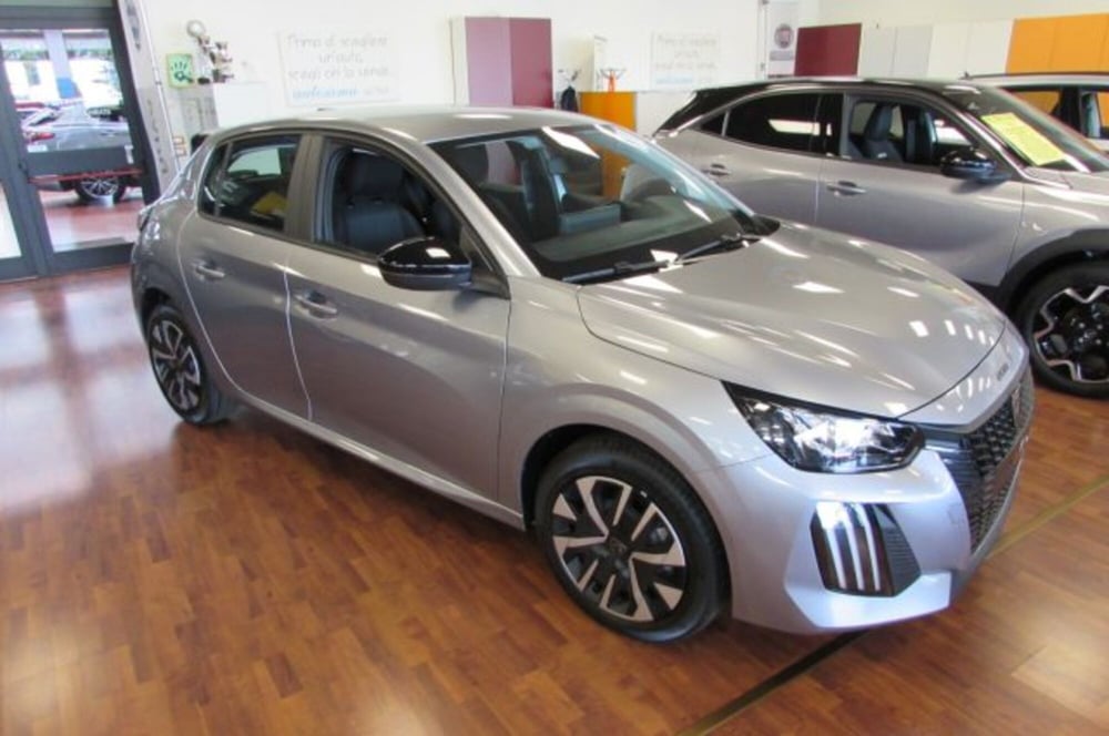 Peugeot 208 nuova a Milano (2)