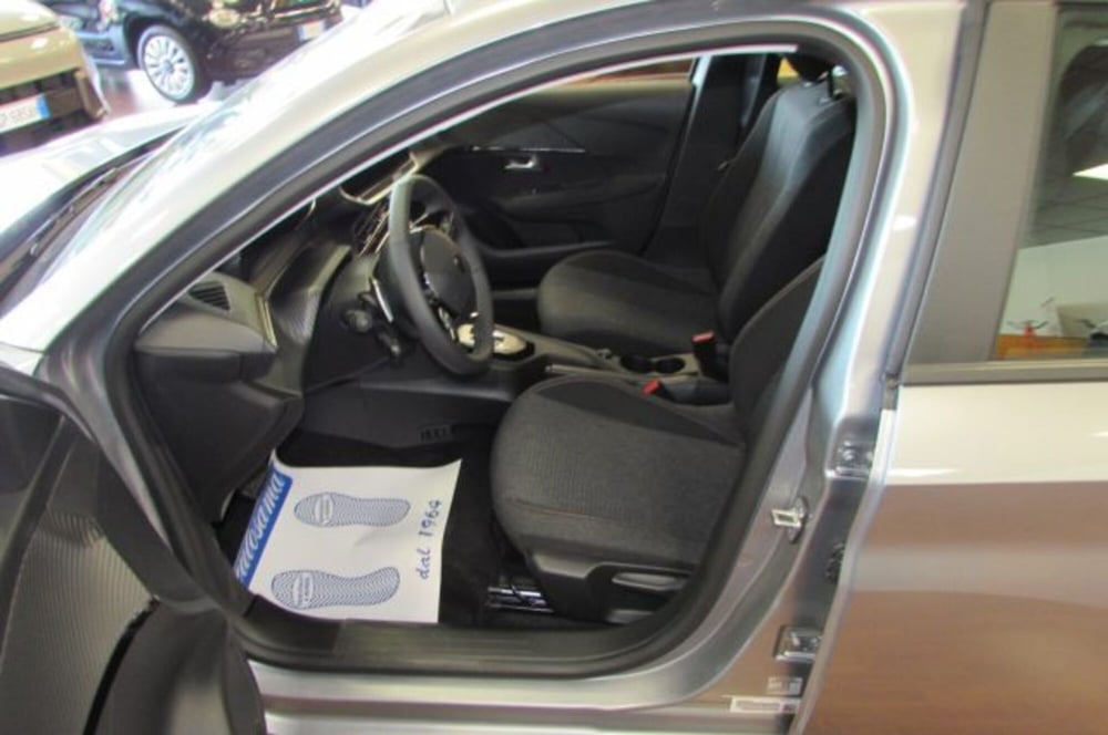 Peugeot 208 nuova a Milano (6)