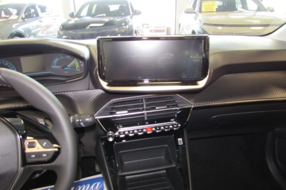 Peugeot 208 nuova a Milano (8)