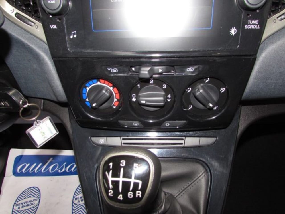 Lancia Ypsilon usata a Milano (10)