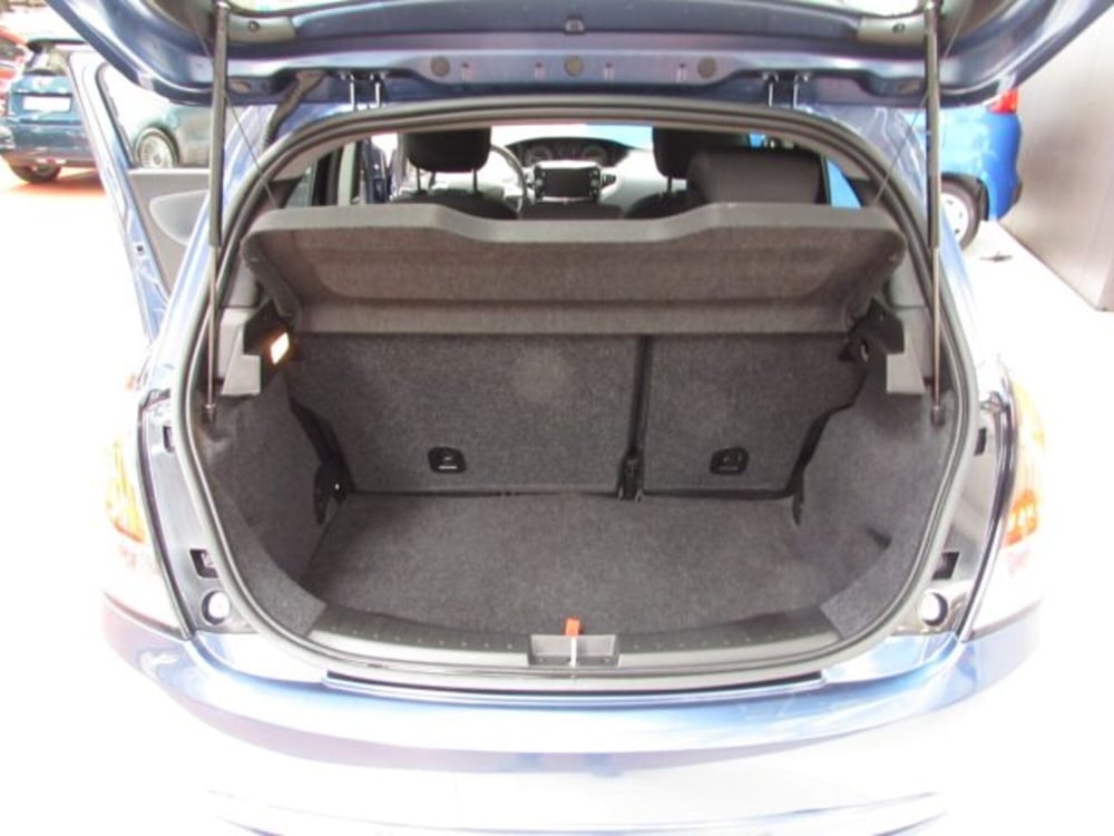 Lancia Ypsilon usata a Milano (14)