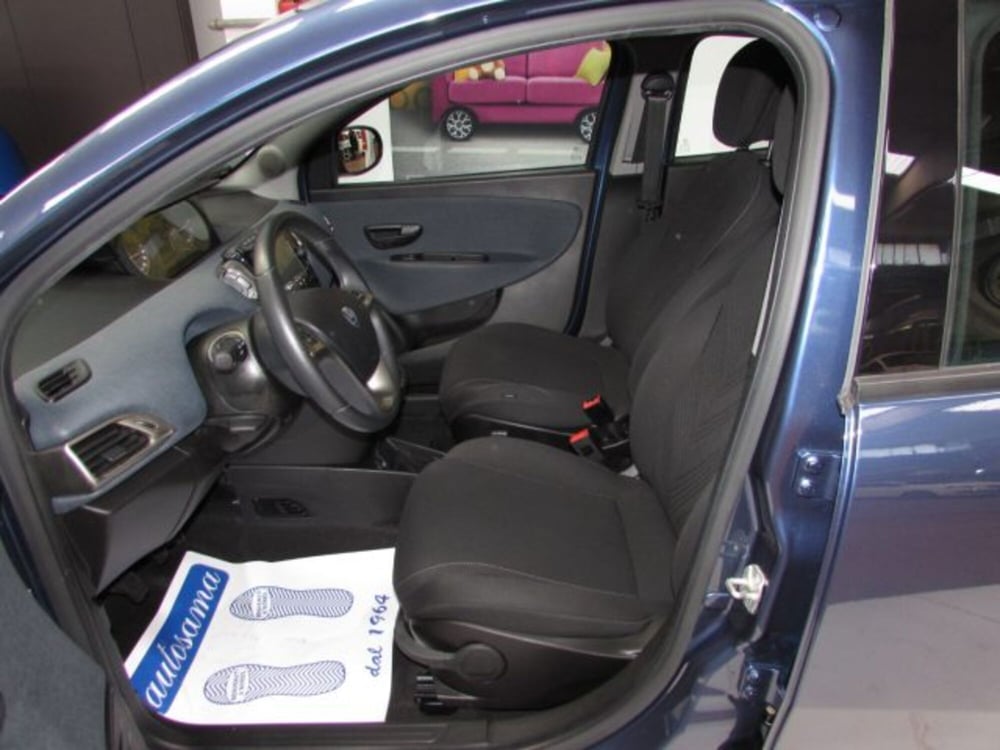 Lancia Ypsilon usata a Milano (6)