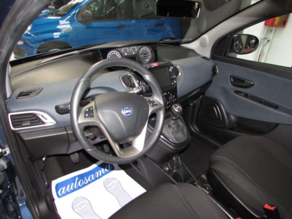 Lancia Ypsilon usata a Milano (7)