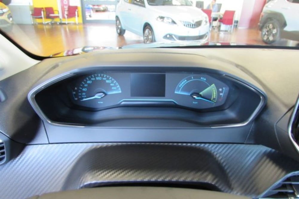 Peugeot 208 nuova a Milano (12)