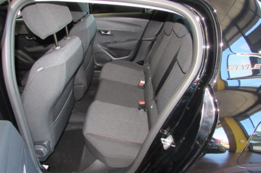 Peugeot 208 nuova a Milano (13)