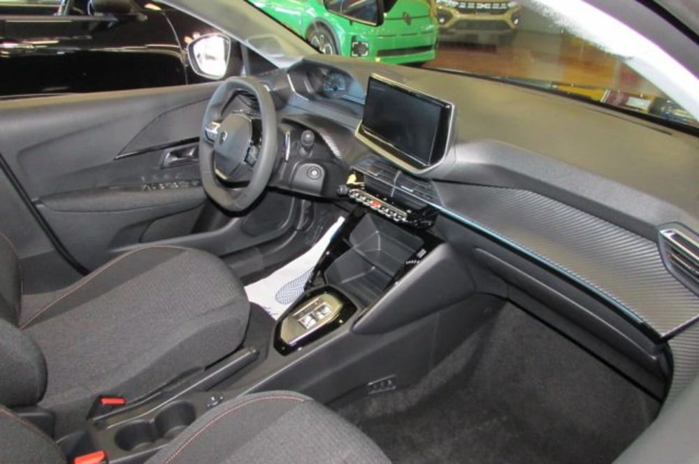 Peugeot 208 nuova a Milano (16)
