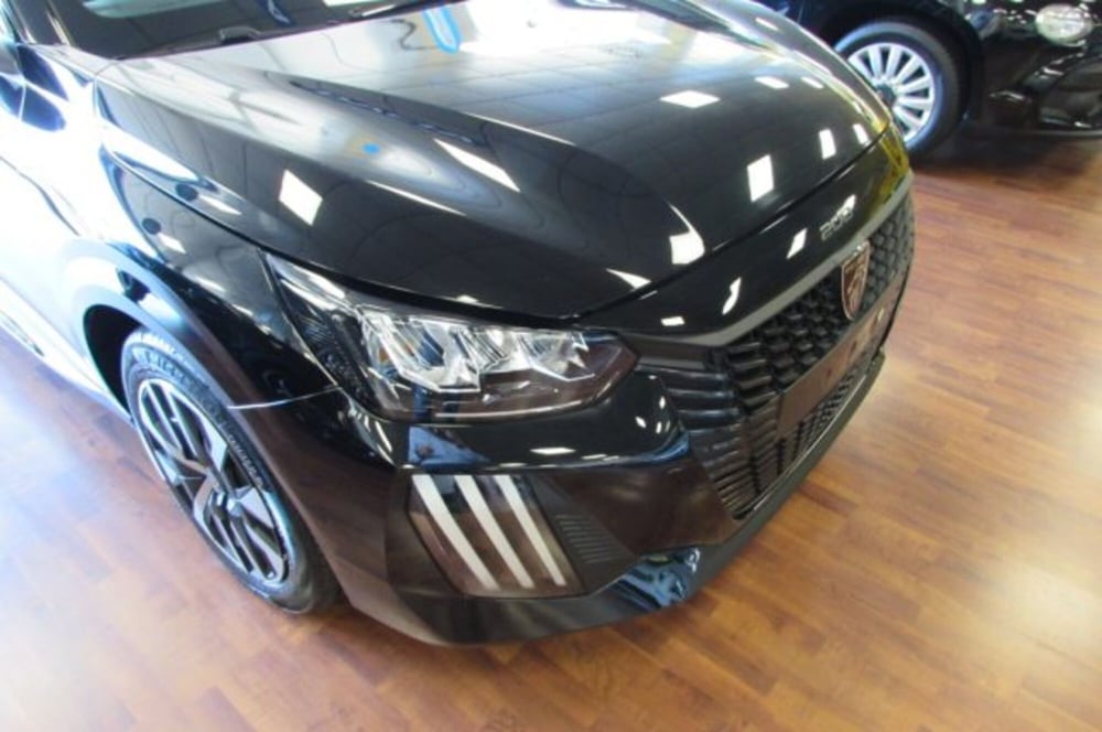 Peugeot 208 nuova a Milano (17)