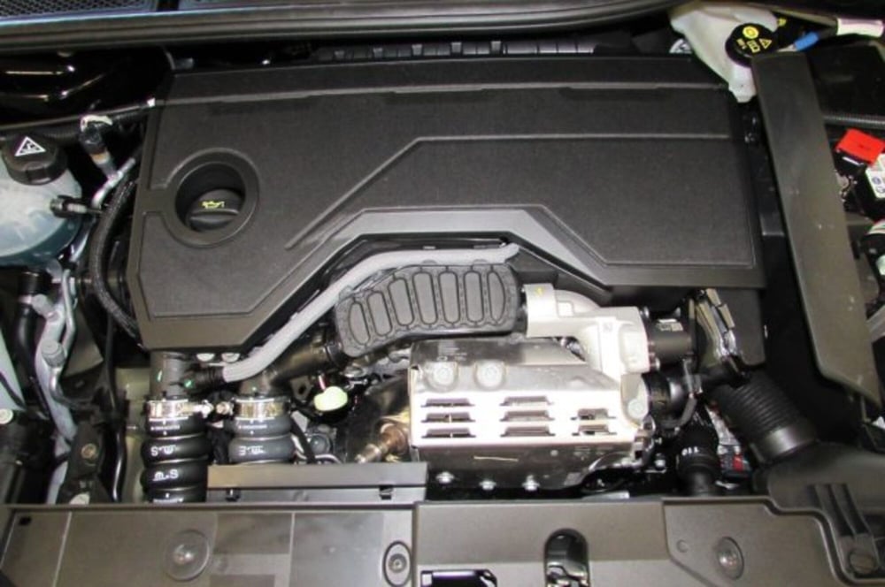 Peugeot 208 nuova a Milano (18)