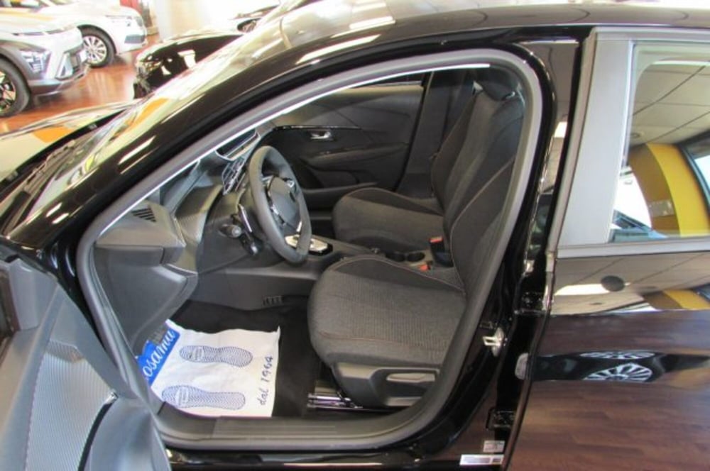 Peugeot 208 nuova a Milano (6)