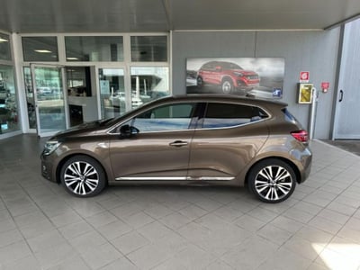 Renault Clio TCe 130 CV EDC FAP 5 porte Initiale Paris del 2020 usata a Muggia