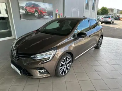 Renault Clio TCe 130 CV EDC FAP 5 porte Initiale Paris del 2020 usata a Muggia