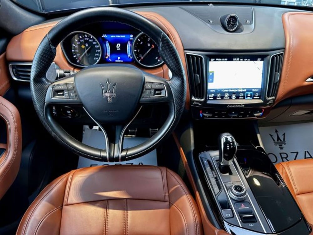 Maserati Levante usata a Torino (14)